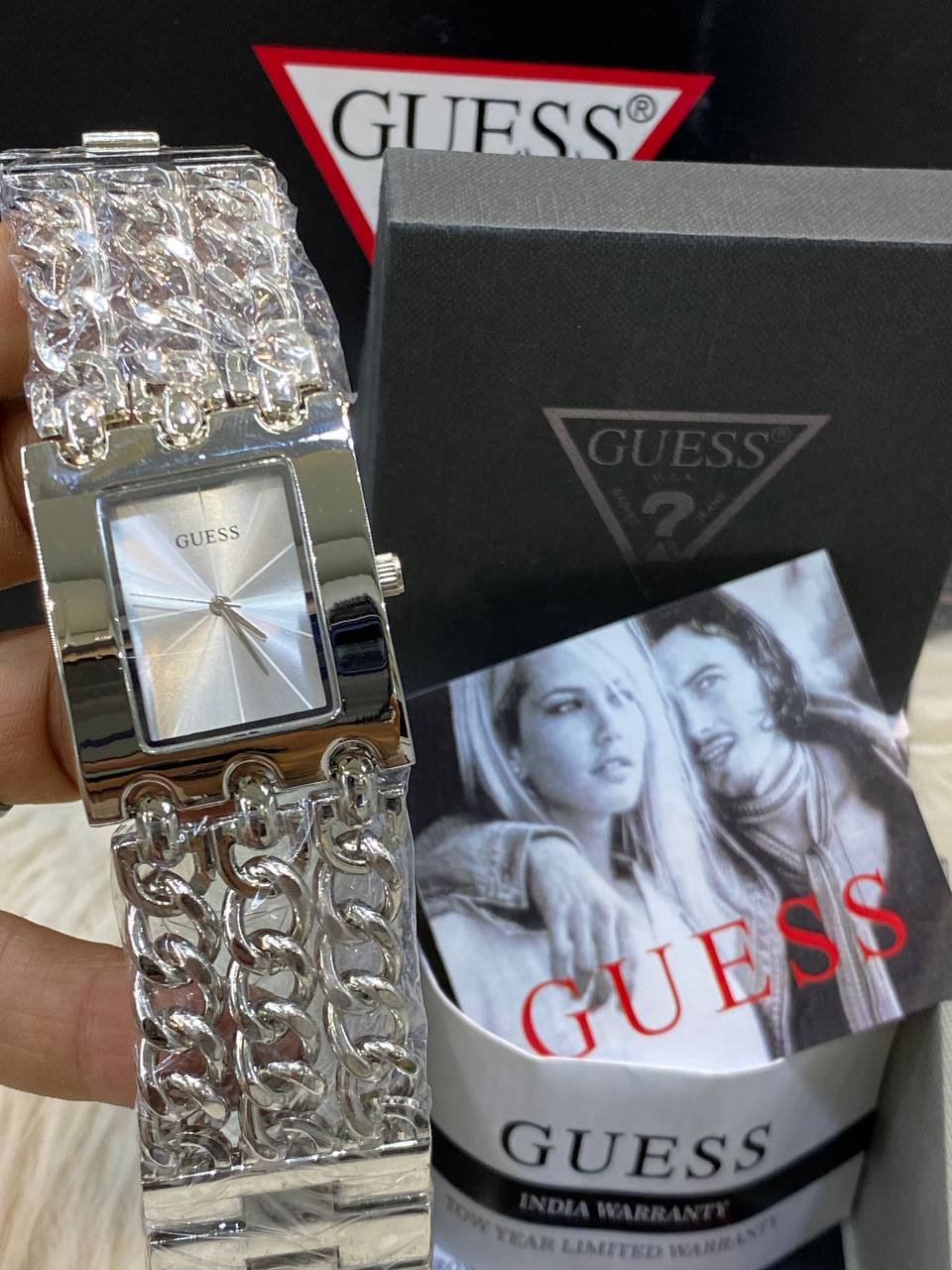 ساعةGUESS حريمي سيلفر* مينا فضي