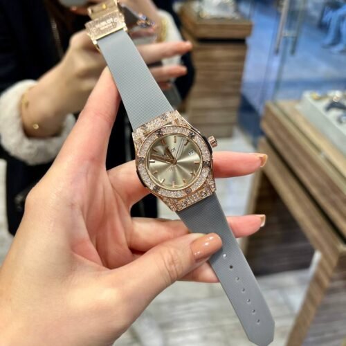 ساعات هوبلت حريمي – رصاصي×جولد